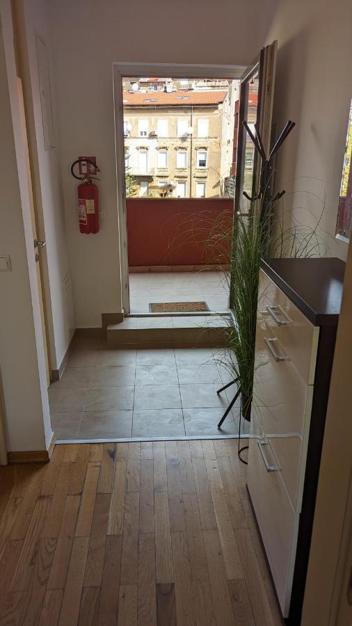 Downtown Fiume, Underground Garage Within The Property Exterior foto
