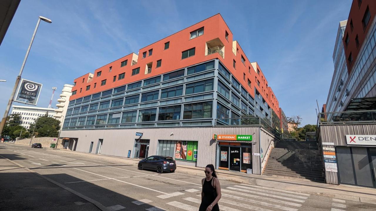 Downtown Fiume, Underground Garage Within The Property Exterior foto