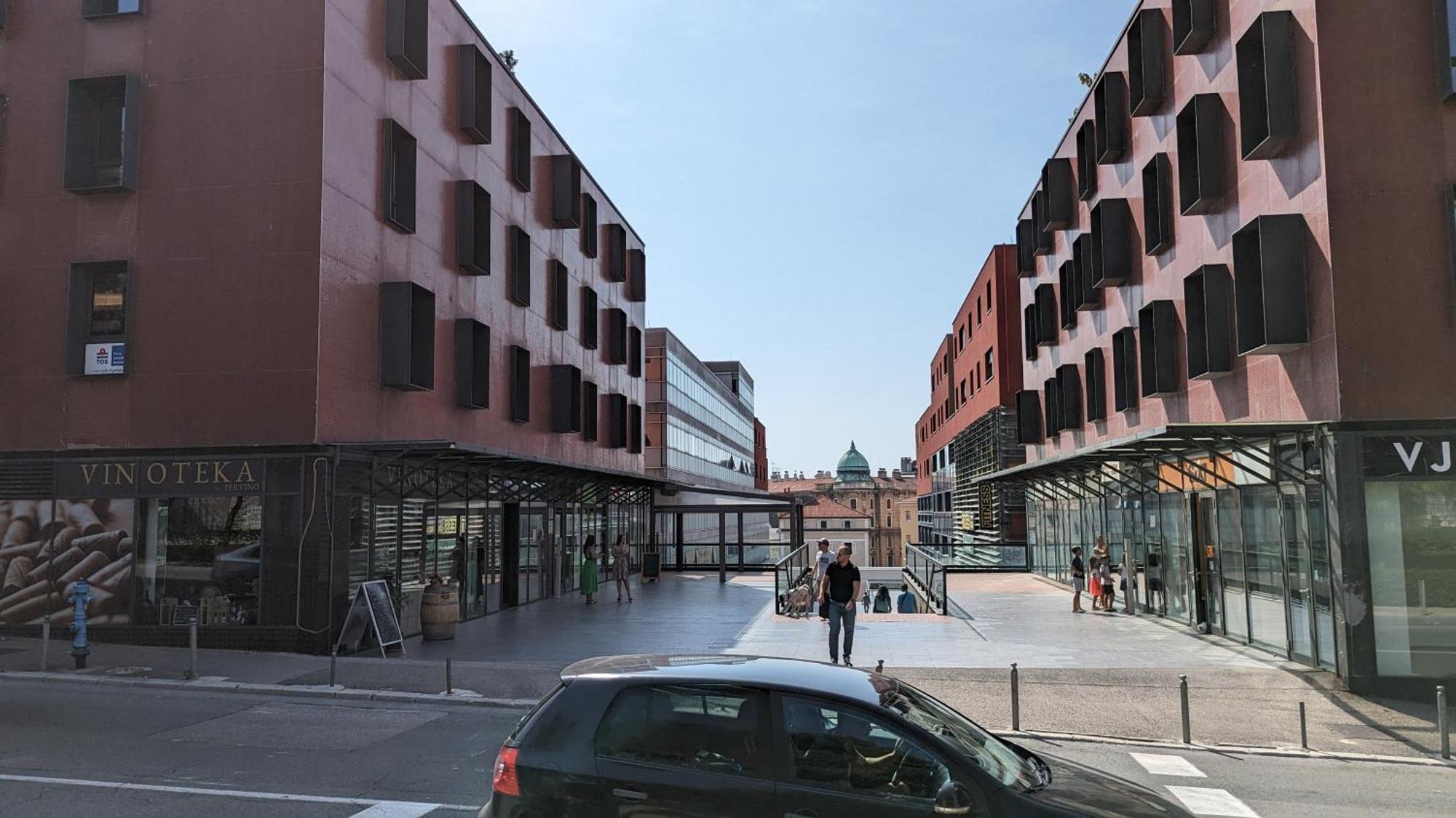 Downtown Fiume, Underground Garage Within The Property Exterior foto